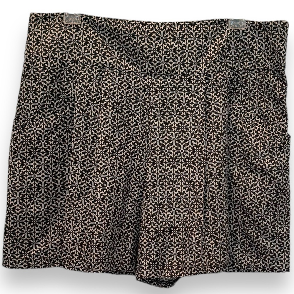 Ann Taylor LOFT Size 10 Black/White Tile Print-Polyester-Side Zip Shorts NWOT